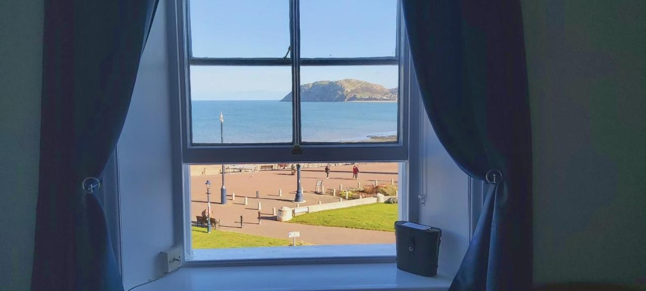 Hen Dy Bed & Breakfast Llandudno Exterior photo