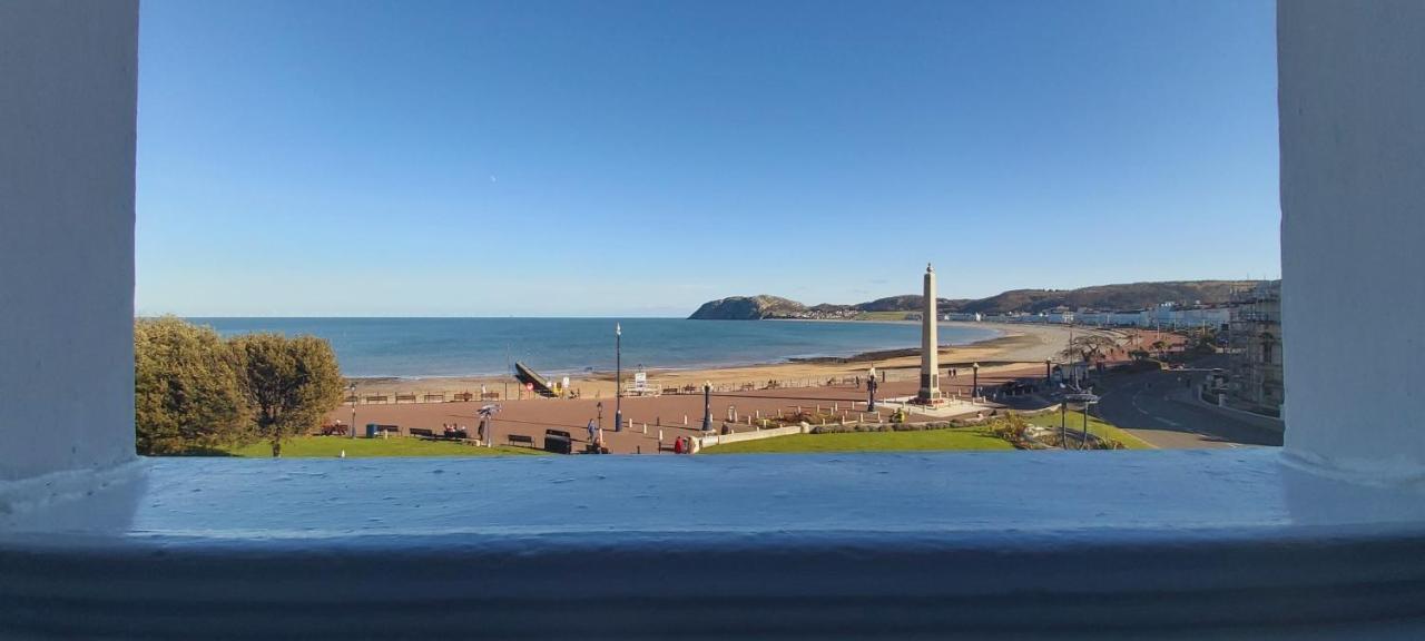 Hen Dy Bed & Breakfast Llandudno Exterior photo