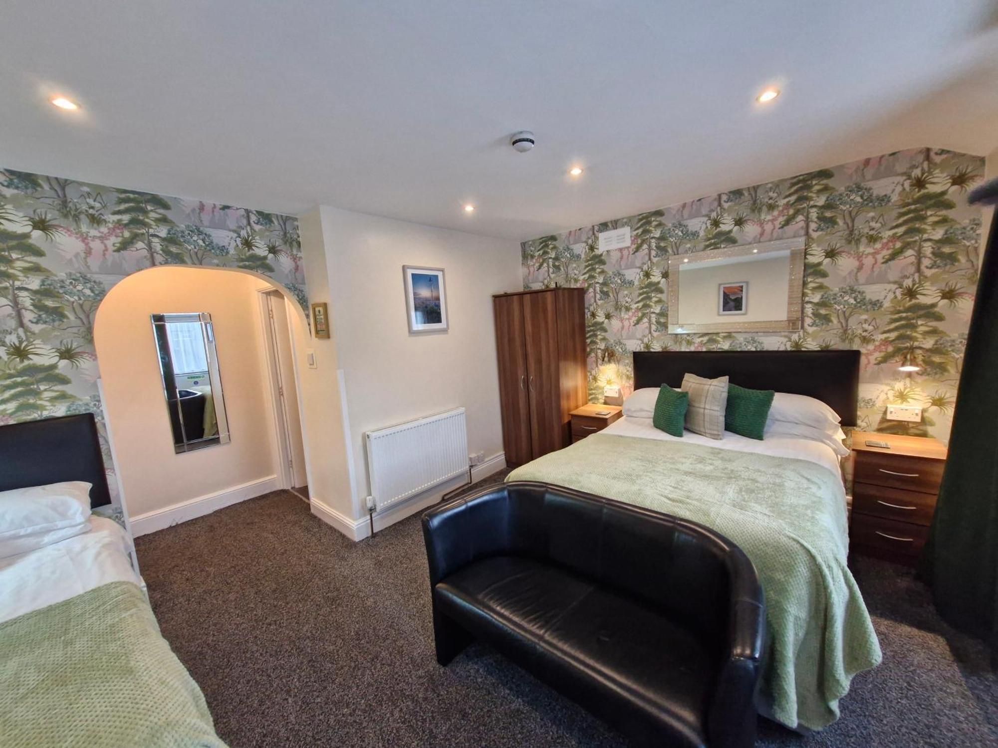 Hen Dy Bed & Breakfast Llandudno Exterior photo