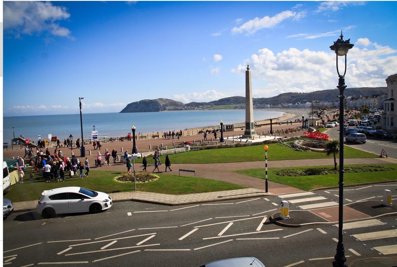 Hen Dy Bed & Breakfast Llandudno Exterior photo