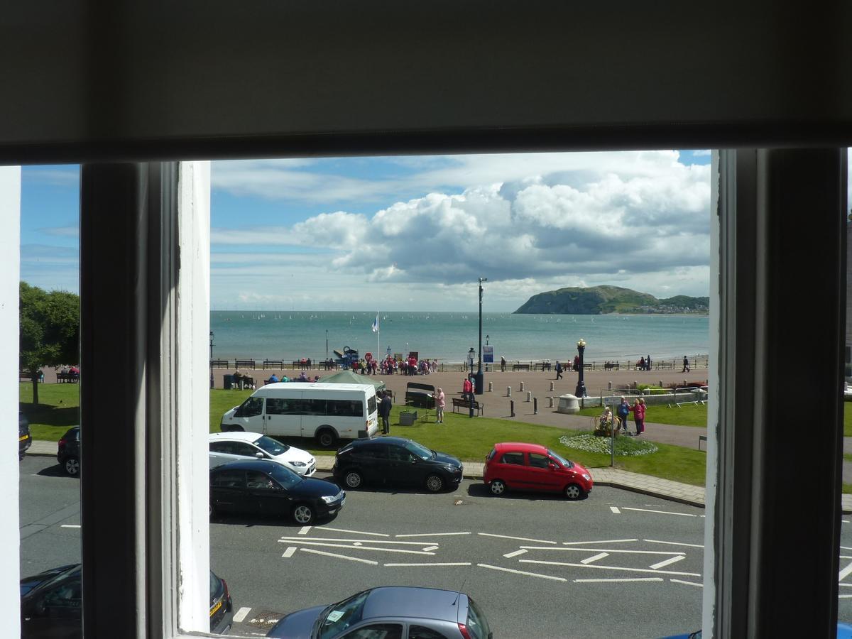 Hen Dy Bed & Breakfast Llandudno Exterior photo